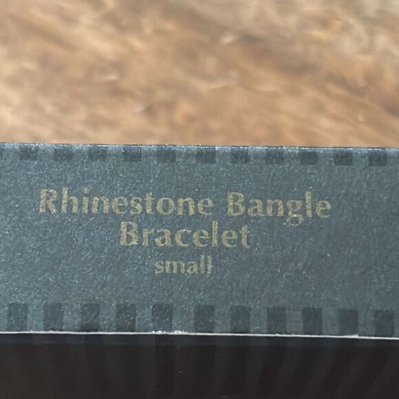 New old stock w/box Vtg Avon Bangle Rhinestone Bracelet Gold Tone 1980s - Picture 4 of 9